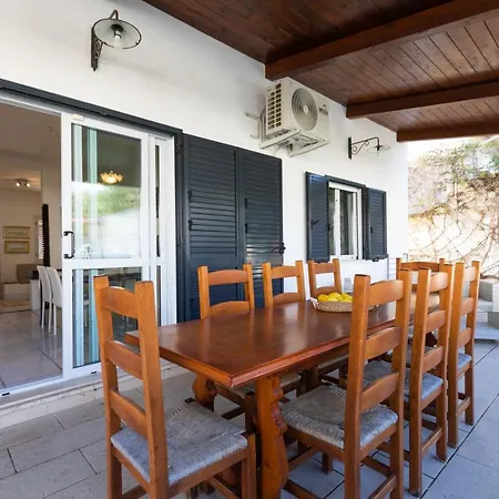 Semesterbostad Kore, *