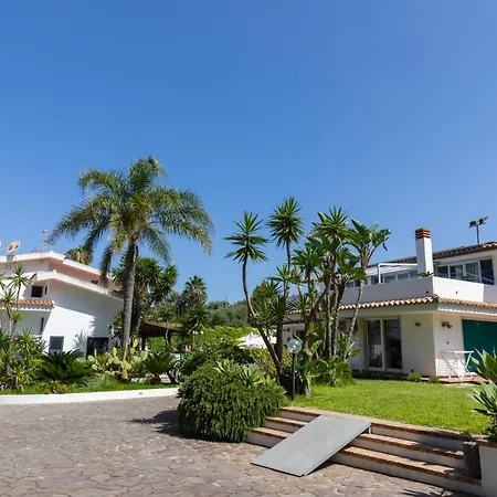 Semesterbostad Kore, *